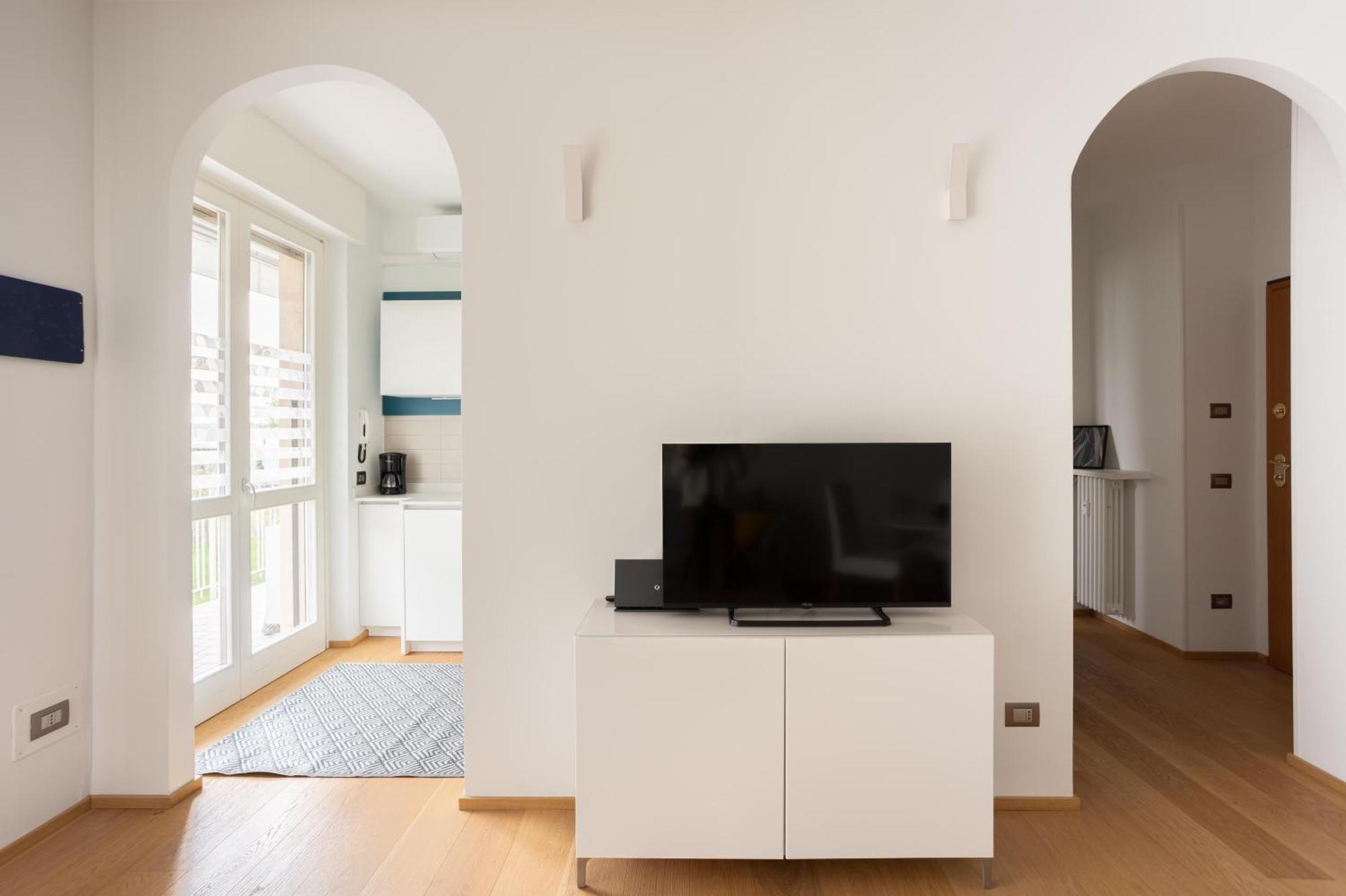 Suite 51 Appartamento Con Terrazzo A 50 Mt Dal Lago - Private Parking (Adults Only) Arona Exterior photo